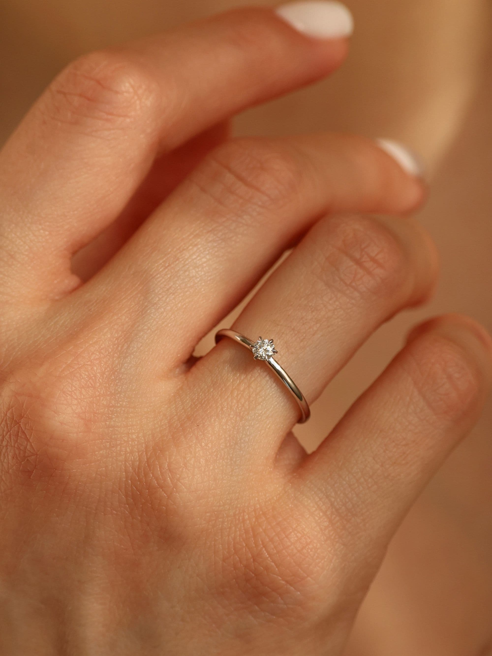 Aurelia Ring S on hand v2